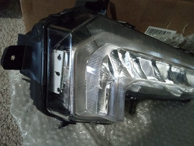 Fits 2016-2018 Chevy Malibu Front Bumper Running Light Lamp Right Passenger RH
