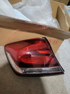 Left Tail Lamp Assembly 2013-2015 Honda Civic 33550TR0A51 HO2804102 CHIPPED READ
