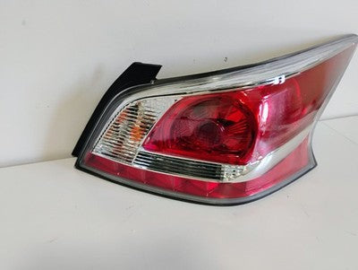 2013 -2015 Nissan Altima Right Passenger Side OEM Tail Light Assembly  NI2801195