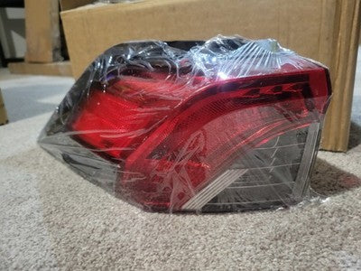 Left Side Outer Tail Light Lamp Assembly Halogen For Toyota Rav4 Rav4 2019-2020